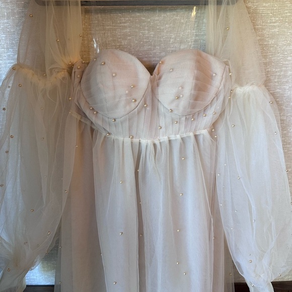 Elegant Cream Special‎ Occasion Dress with Timeless Design - Picture 3 of 9